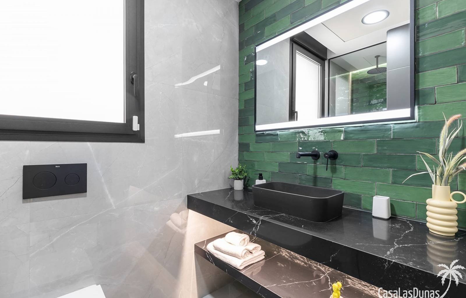  Tauchen Sie ein in eine Welt voller Komfort und Eleganz mit diesen neuen Villen in Los Balcones, Torrevieja. In einer ruhigen und exklusiven Gegend g