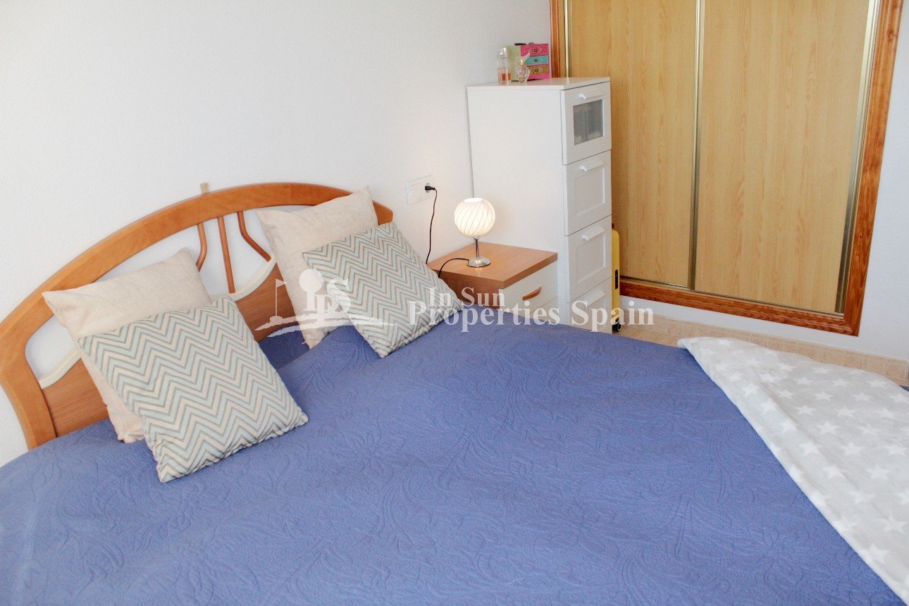 Diese wunderschön präsentierte, komplett möblierte Dachgeschosswohnung in Südostlage befindet sich in perfekter Lage in der begehrten Urb