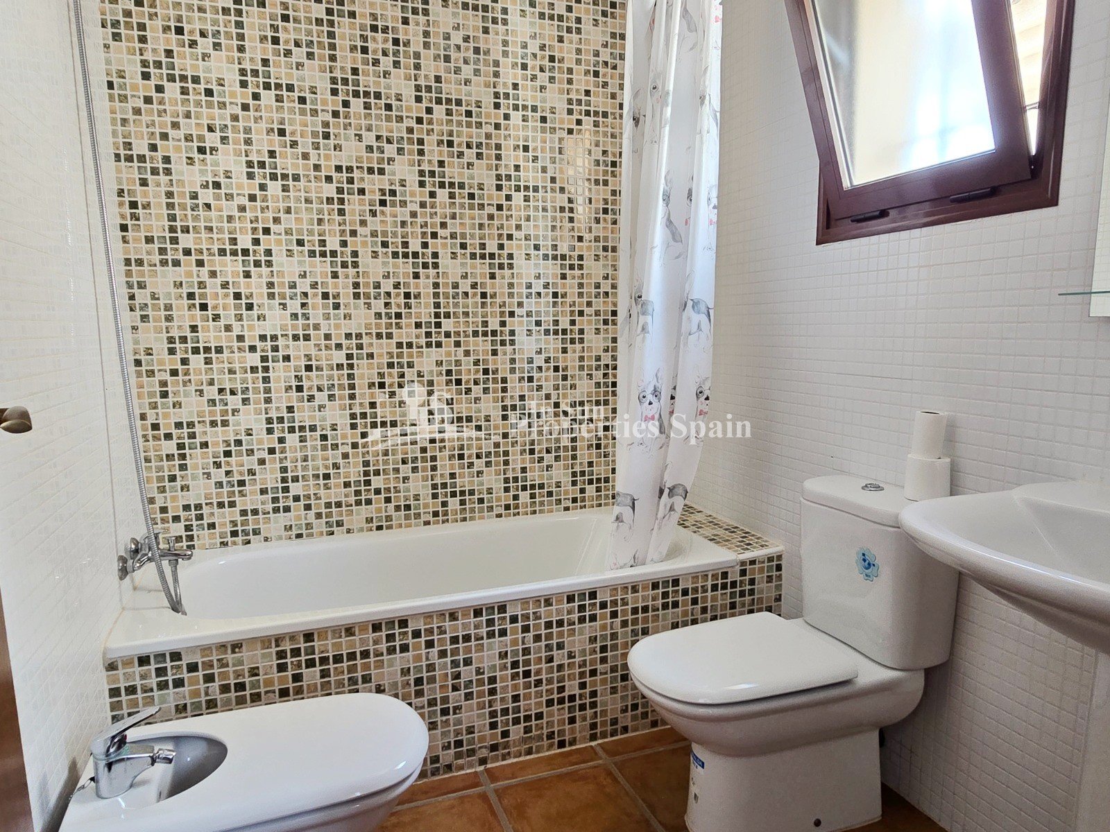 
												Wunderschöne, nach Süden ausgerichtete Doppelhaushälfte in La Finca Golf, Algorfa.

Wir freuen uns, Ihnen diese bezugsfertige 100 m² groß