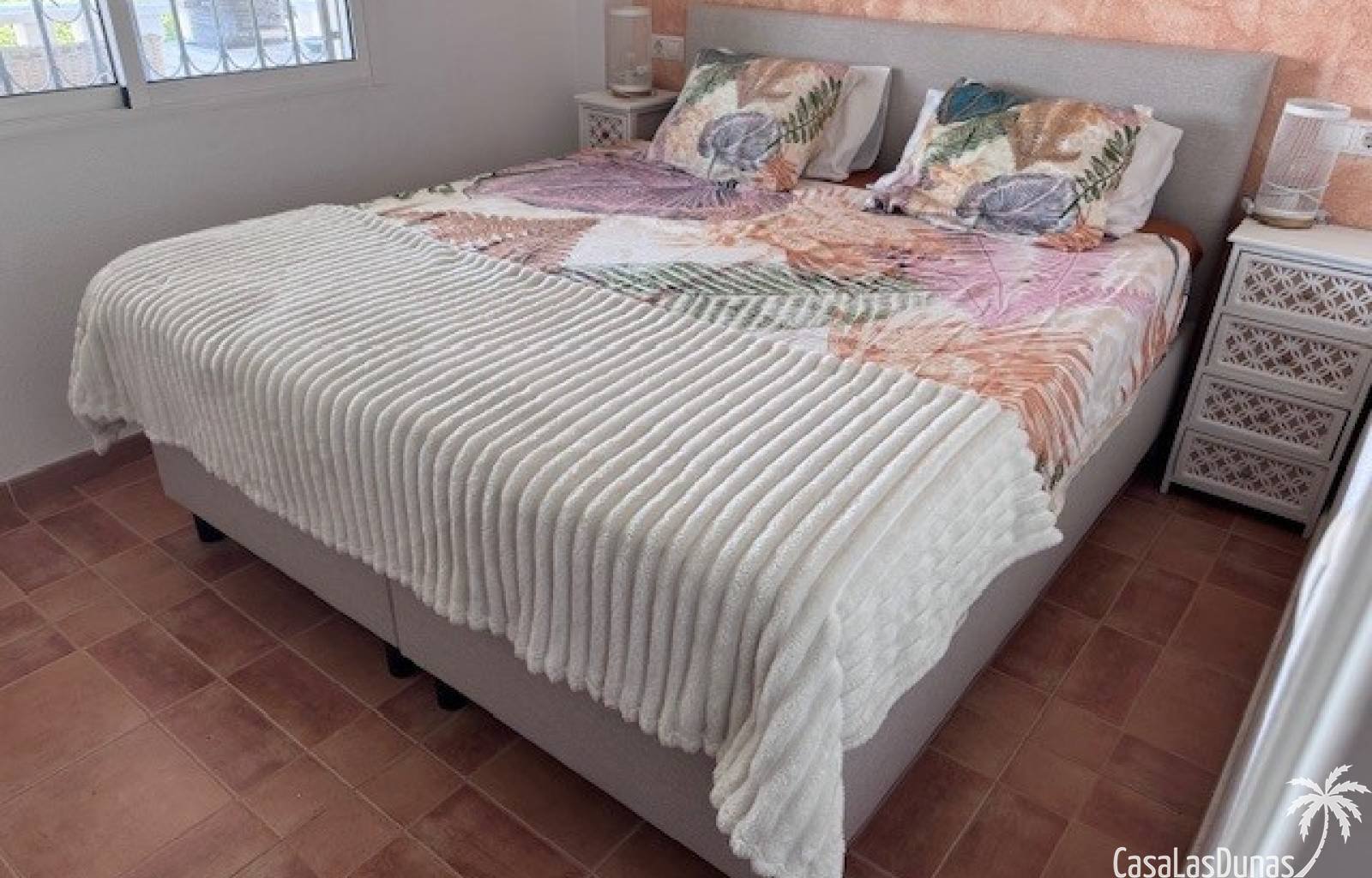 Casa Starrenburg ist eine wunderschöne Ferienvilla am Rande der Urbanisation La Marina. Diese luxuriöse freistehende Villa bietet eine moderne und ge