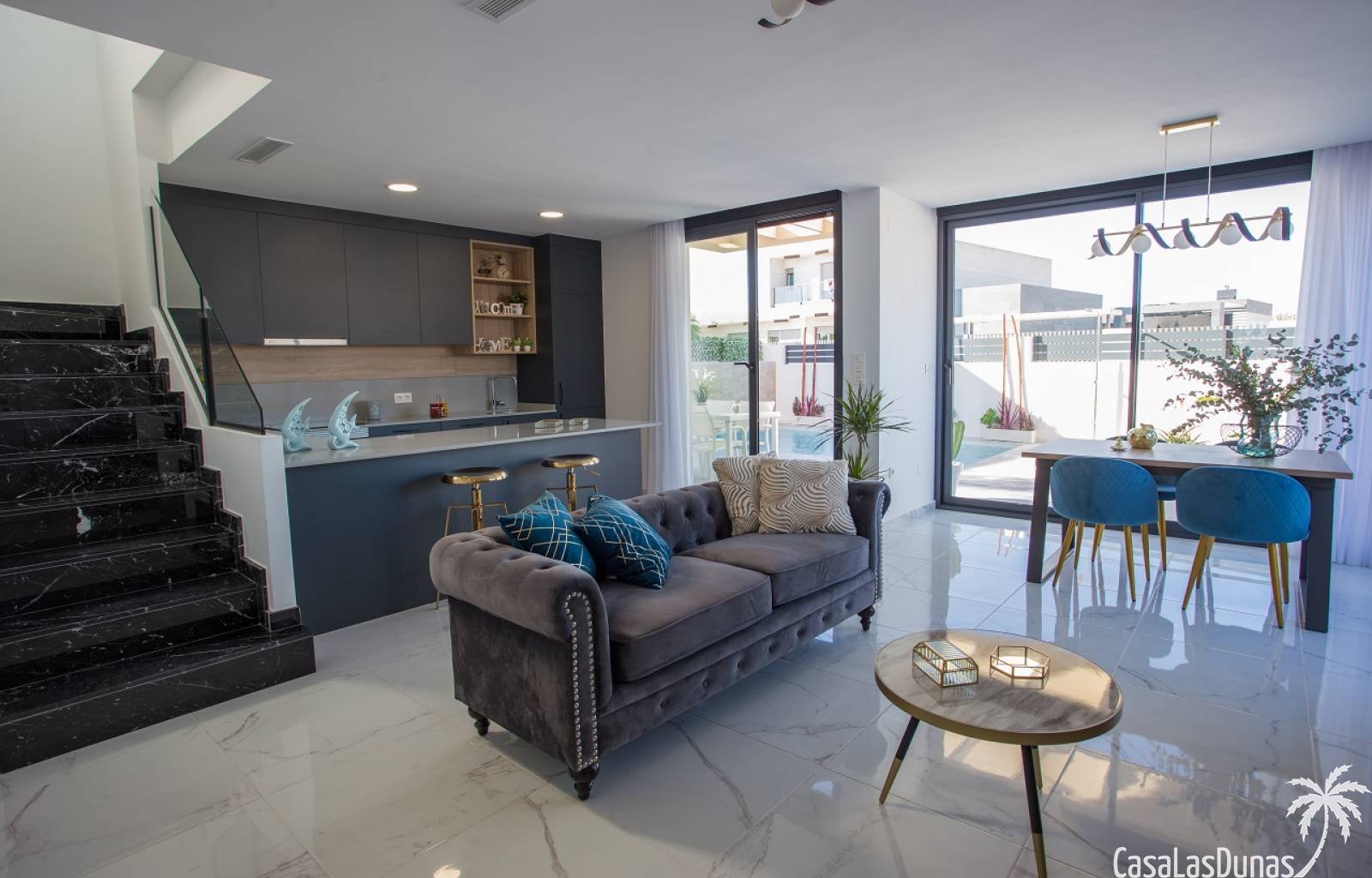  Modernes Projekt mit 56 individuellen Villen, verteilt auf drei Etagen, steht jetzt zum Verkauf! Diese eleganten Villen mit Blick auf die Lagune werd