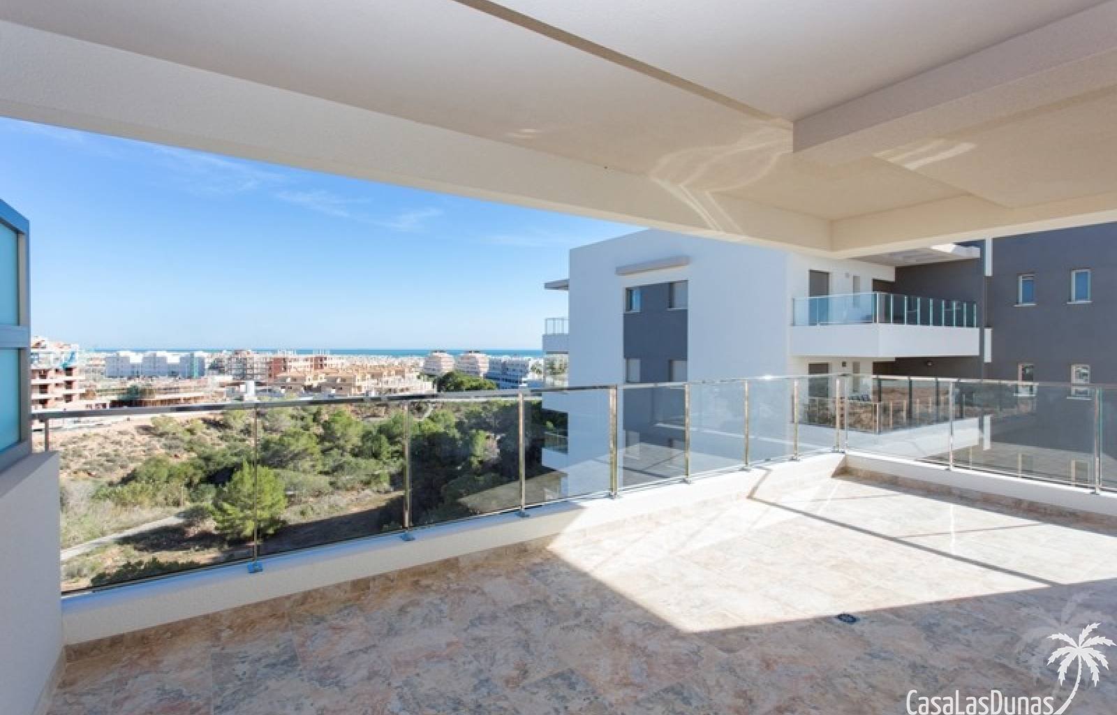  Dieses Neubauprojekt befindet sich im beliebten Orihuela Costa. In der Anlage stehen Wohnungen in verschiedenen Ausführungen zur Verfügung. Dieses Mo