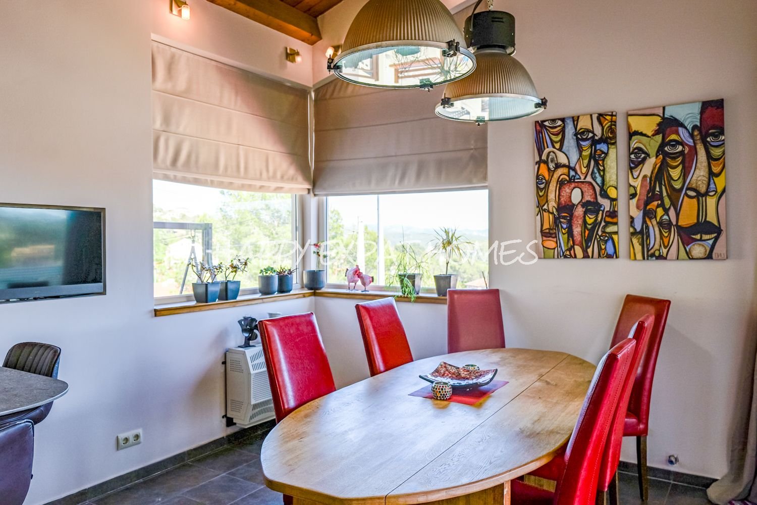 Geräumige Villa mit Gästeapartment und Pool in Olivella – CAN SURIA (Sitges Hills)
Dieses große Haus mit 475 m² befindet sich in der ruhigen Urbanisat