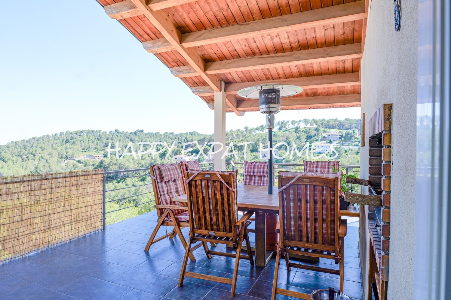 Geräumige Villa mit Gästeapartment und Pool in Olivella – CAN SURIA (Sitges Hills)
Dieses große Haus mit 475 m² befindet sich in der ruhigen Urbanisat