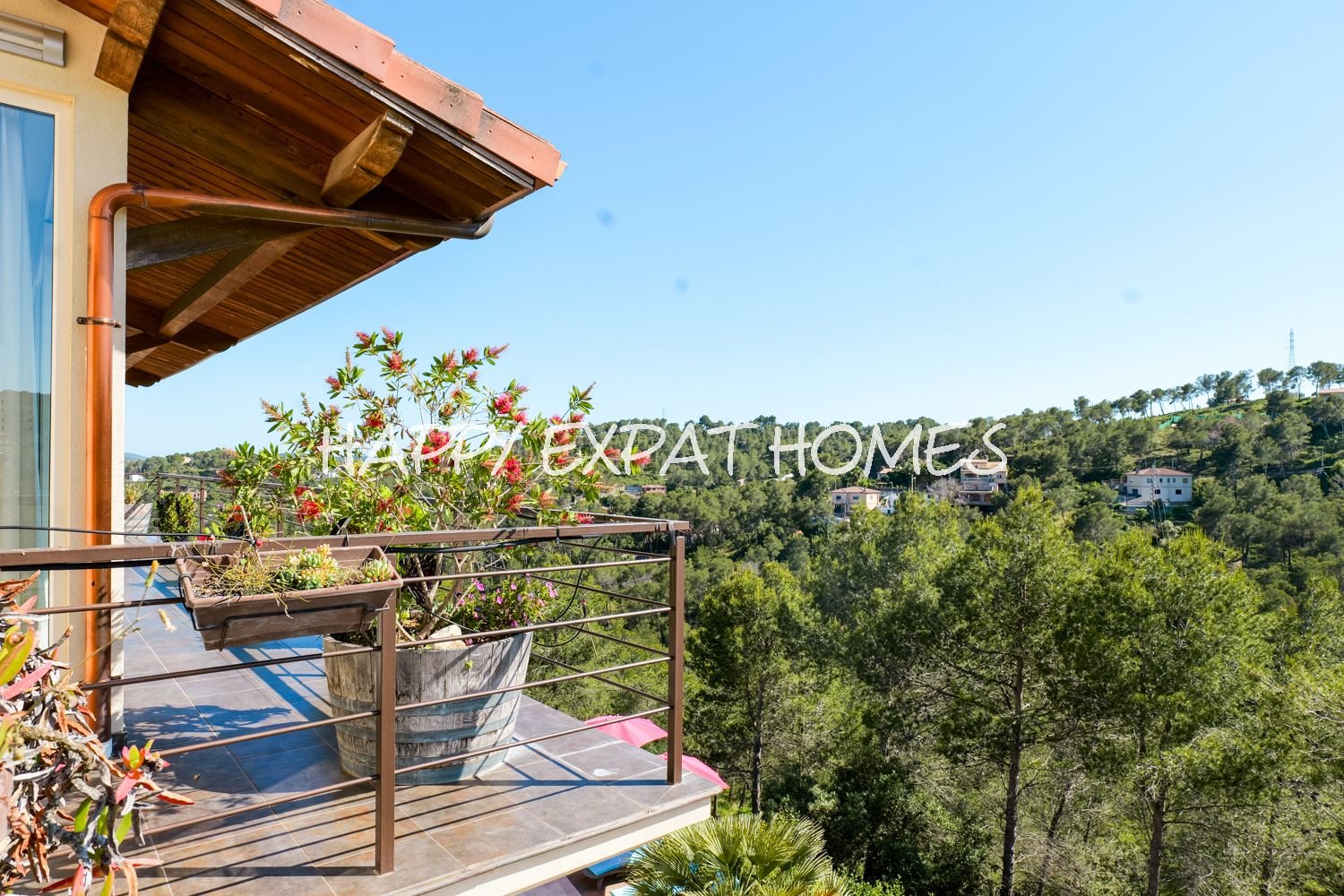 Geräumige Villa mit Gästeapartment und Pool in Olivella – CAN SURIA (Sitges Hills)
Dieses große Haus mit 475 m² befindet sich in der ruhigen Urbanisat