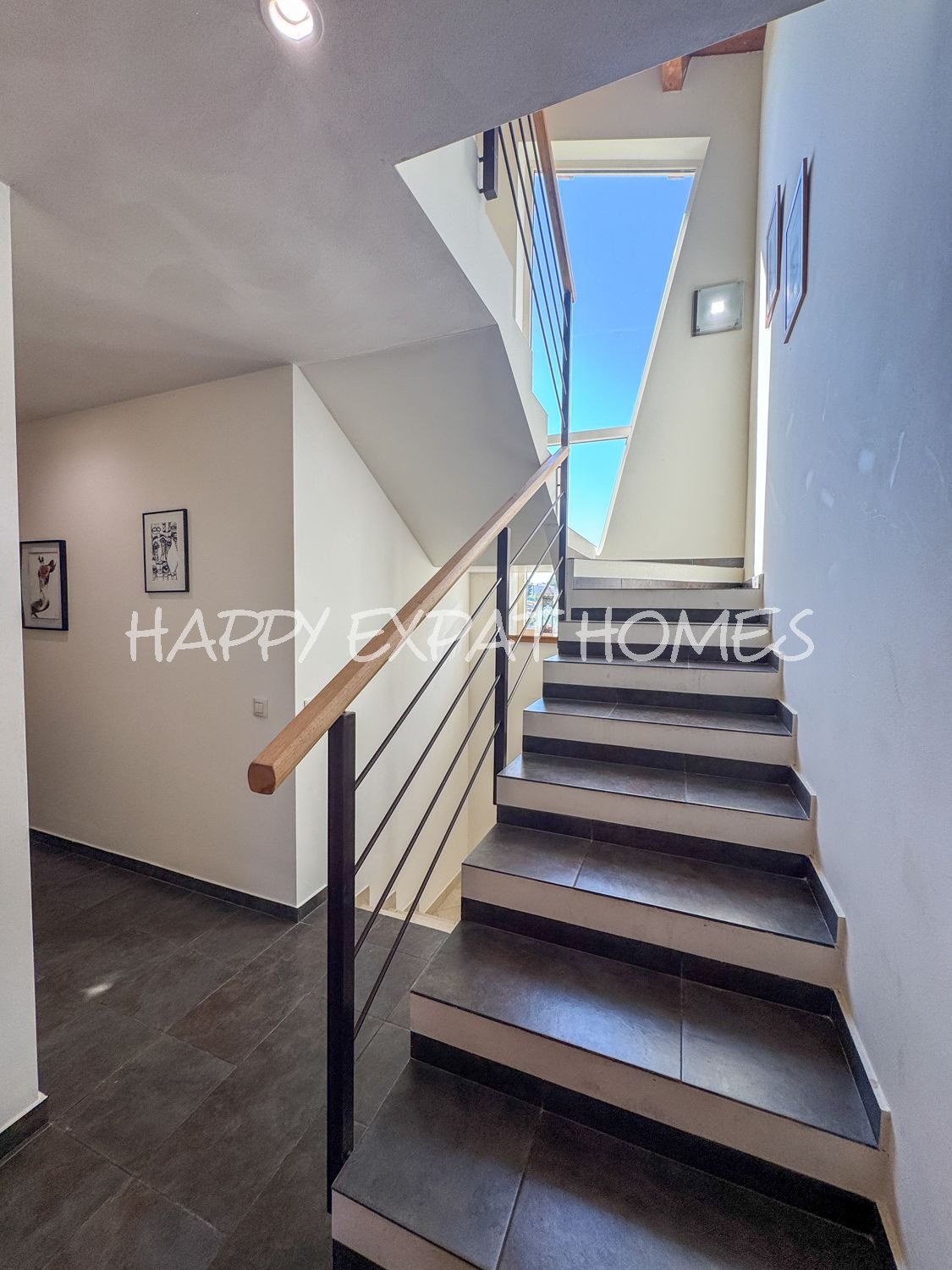 Geräumige Villa mit Gästeapartment und Pool in Olivella – CAN SURIA (Sitges Hills)
Dieses große Haus mit 475 m² befindet sich in der ruhigen Urbanisat