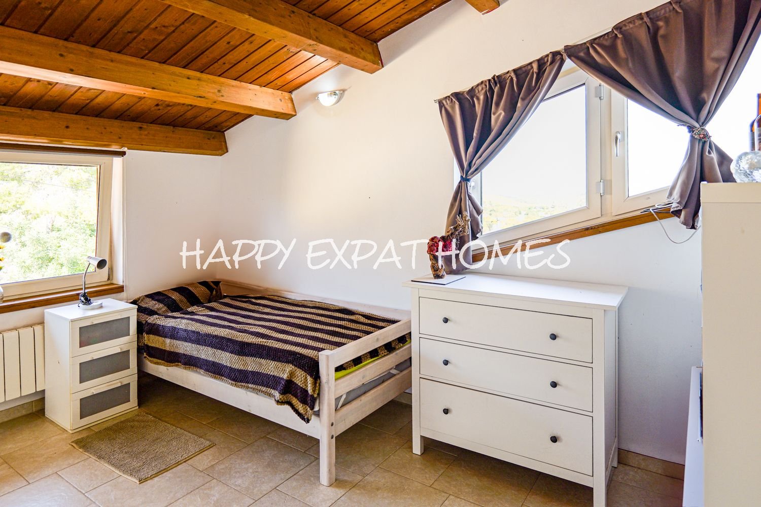 Geräumige Villa mit Gästeapartment und Pool in Olivella – CAN SURIA (Sitges Hills)
Dieses große Haus mit 475 m² befindet sich in der ruhigen Urbanisat