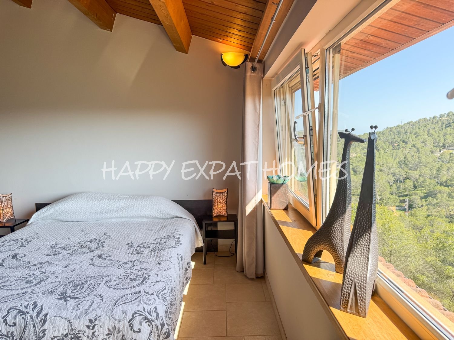 Geräumige Villa mit Gästeapartment und Pool in Olivella – CAN SURIA (Sitges Hills)
Dieses große Haus mit 475 m² befindet sich in der ruhigen Urbanisat