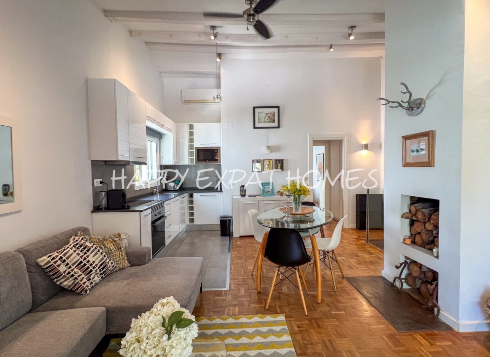 Diese Ein-Zimmer-Wohnung befindet sich an einem unschlagbaren Standort: die Straße Sant Muç ist berühmt dafür, eine exklusive Oase des Friedens in zwe