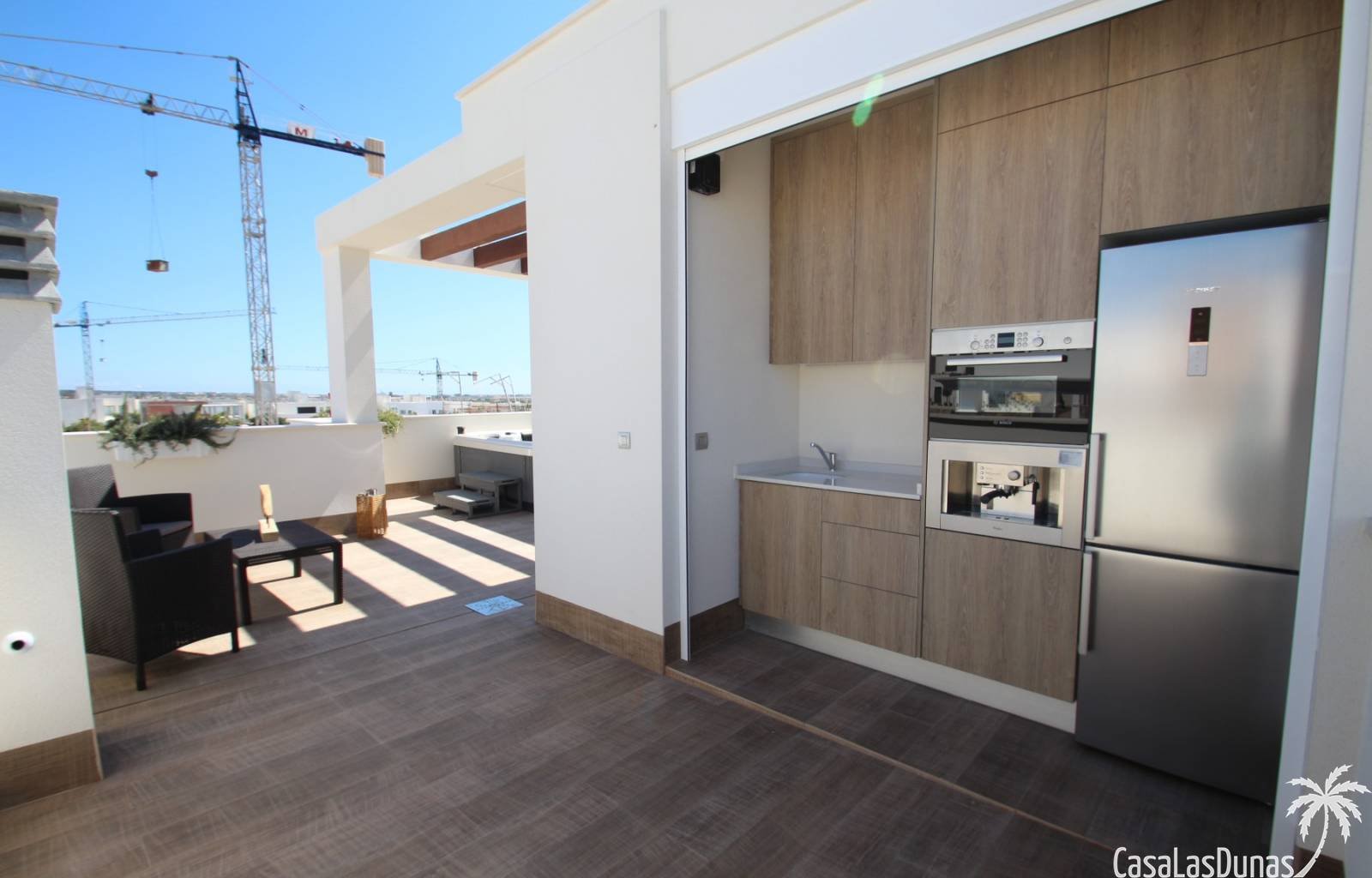  2 wunderschöne Villen mit privatem Pool auf einem Grundstück von nicht weniger als 440 m2. Für einen besonders schönen Effekt verfügt das Haus über e