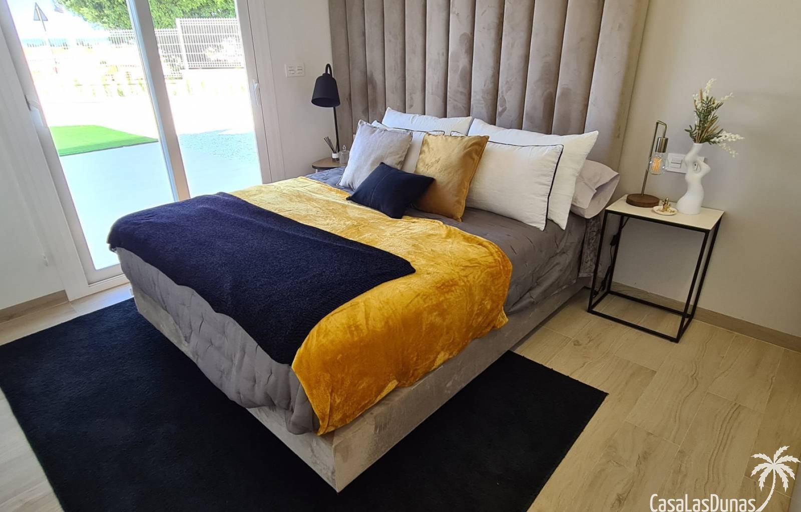 Diese prächtige private Wohnanlage, bestehend aus 114 Apartments mit 2 oder 3 Schlafzimmern (diese Seite gilt für die 3-Zimmer-Version), ist minimali