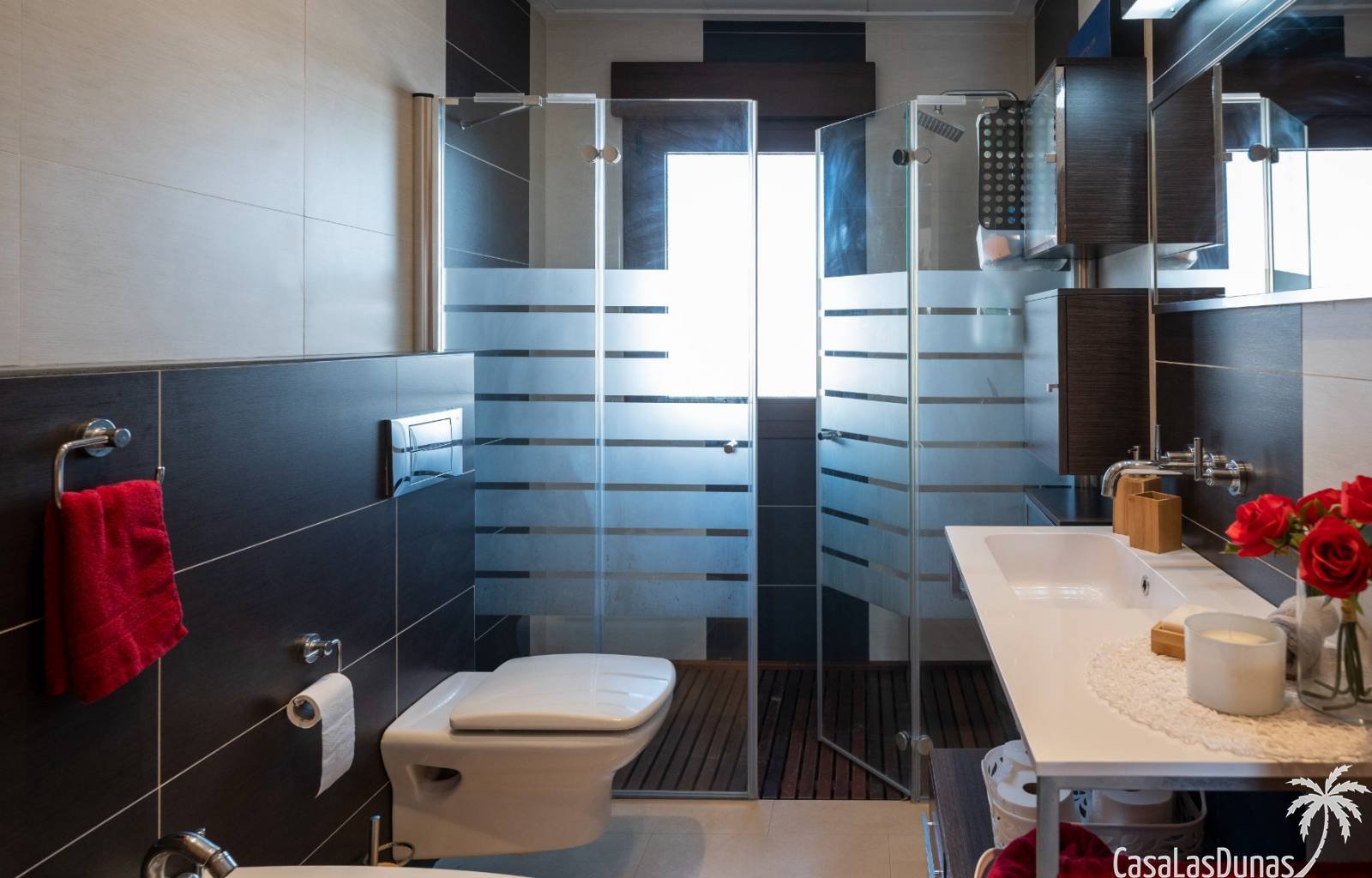  Suchen Sie Ruhe und gleichzeitig alle Annehmlichkeiten, um ein luxuriöses Leben zu führen? Dann ist diese Luxusvilla das Haus, von dem Sie schon imme