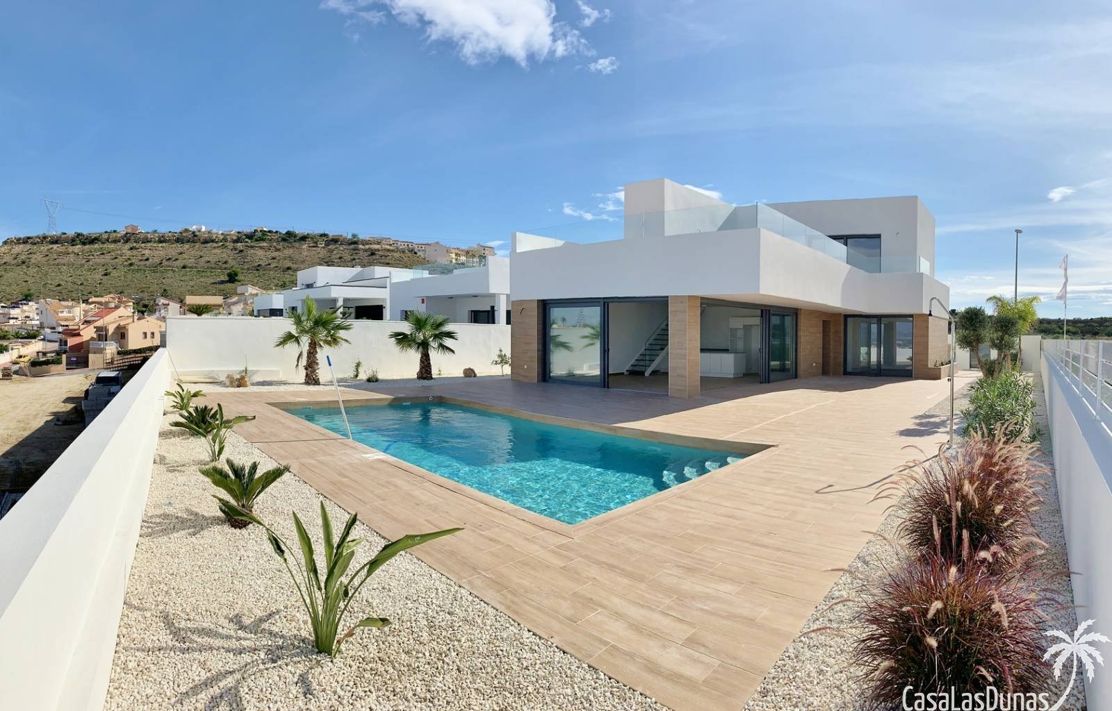  Diese Luxusvillen werden in Benijofar gebaut. Die Fotos zeigen eine Reihe von Optionen, daher kann Ihre Wahl leicht abweichen.
 Die Häuser verfügen ü