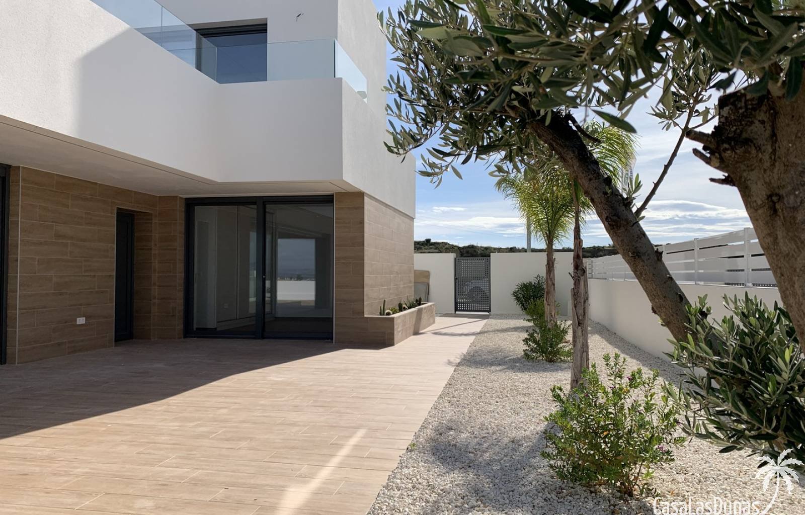  Diese Luxusvillen werden in Benijofar gebaut. Die Fotos zeigen eine Reihe von Optionen, daher kann Ihre Wahl leicht abweichen.
 Die Häuser verfügen ü