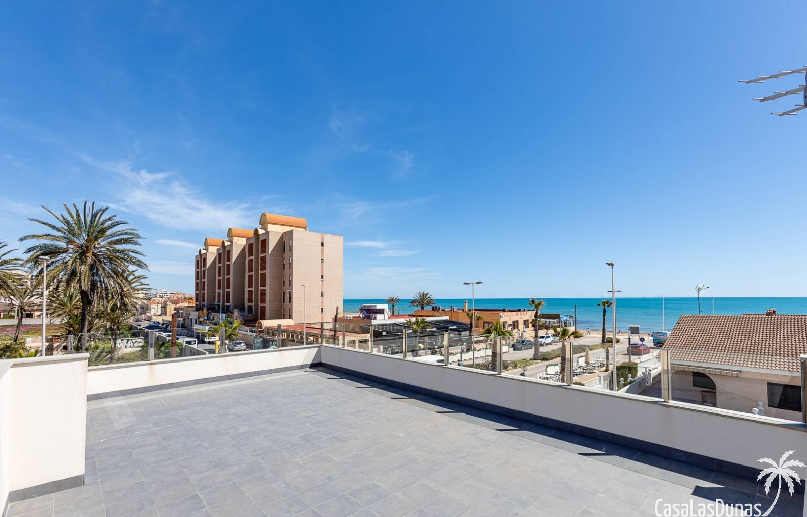  Im besten Teil der Stadt Torrevieja; In La Mata gibt es zwei Luxusvillen mit 4 Schlafzimmern und 3 Bädern. Natürlich ausgestattet mit einem privaten 