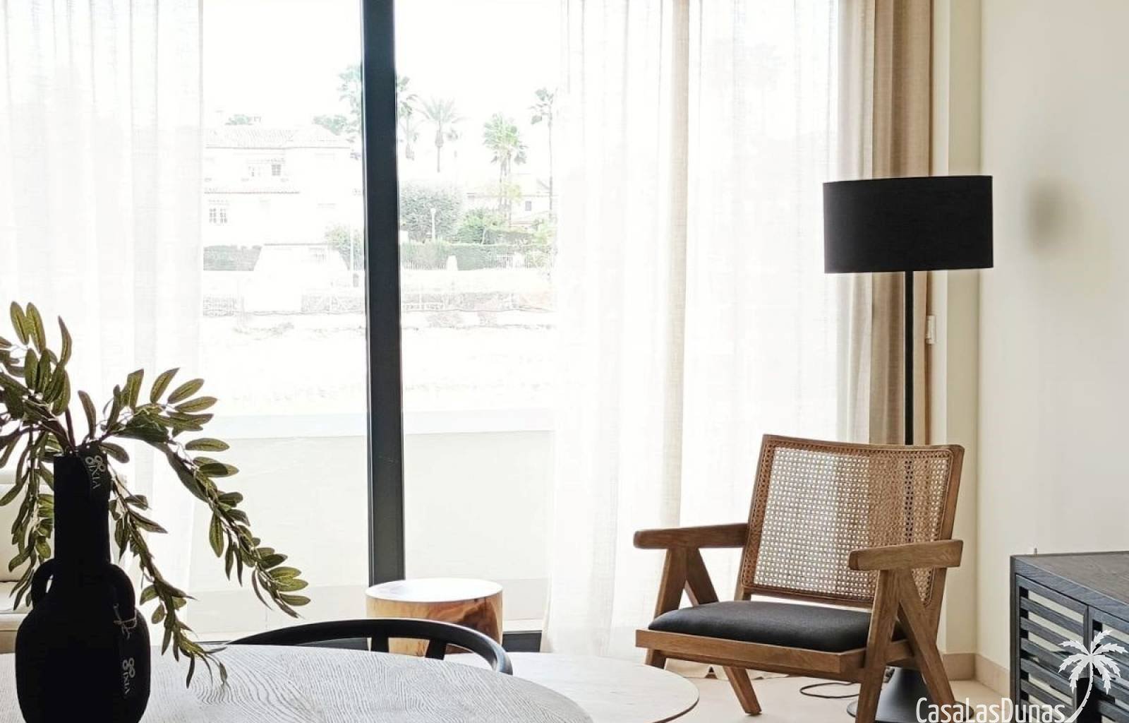  Schöne Apartments mit 2 Schlafzimmern und 2 Bädern in Torrevieja. Im Erdgeschoss und im ersten Stock. Die Häuser befinden sich in bester Lage, nur we