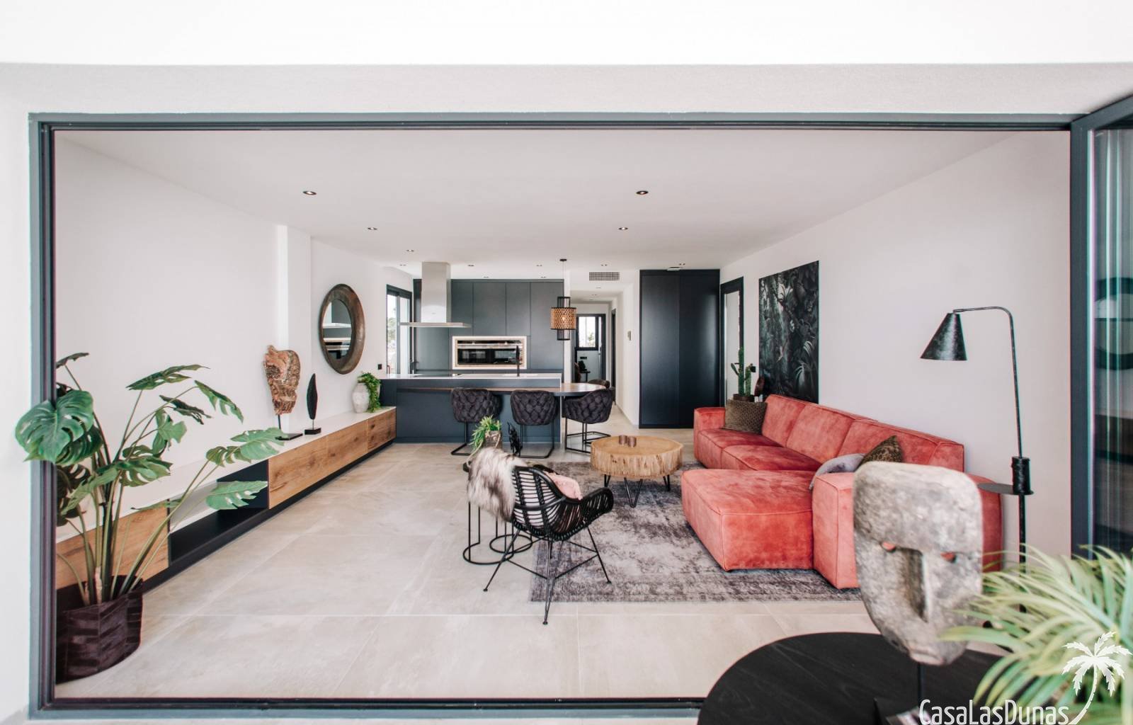  Sie suchen ein großes Haus mit privatem Pool, möchten aber in einer geschlossenen Wohnanlage wohnen? Suchen Sie also nicht weiter: Dieses Projekt ist