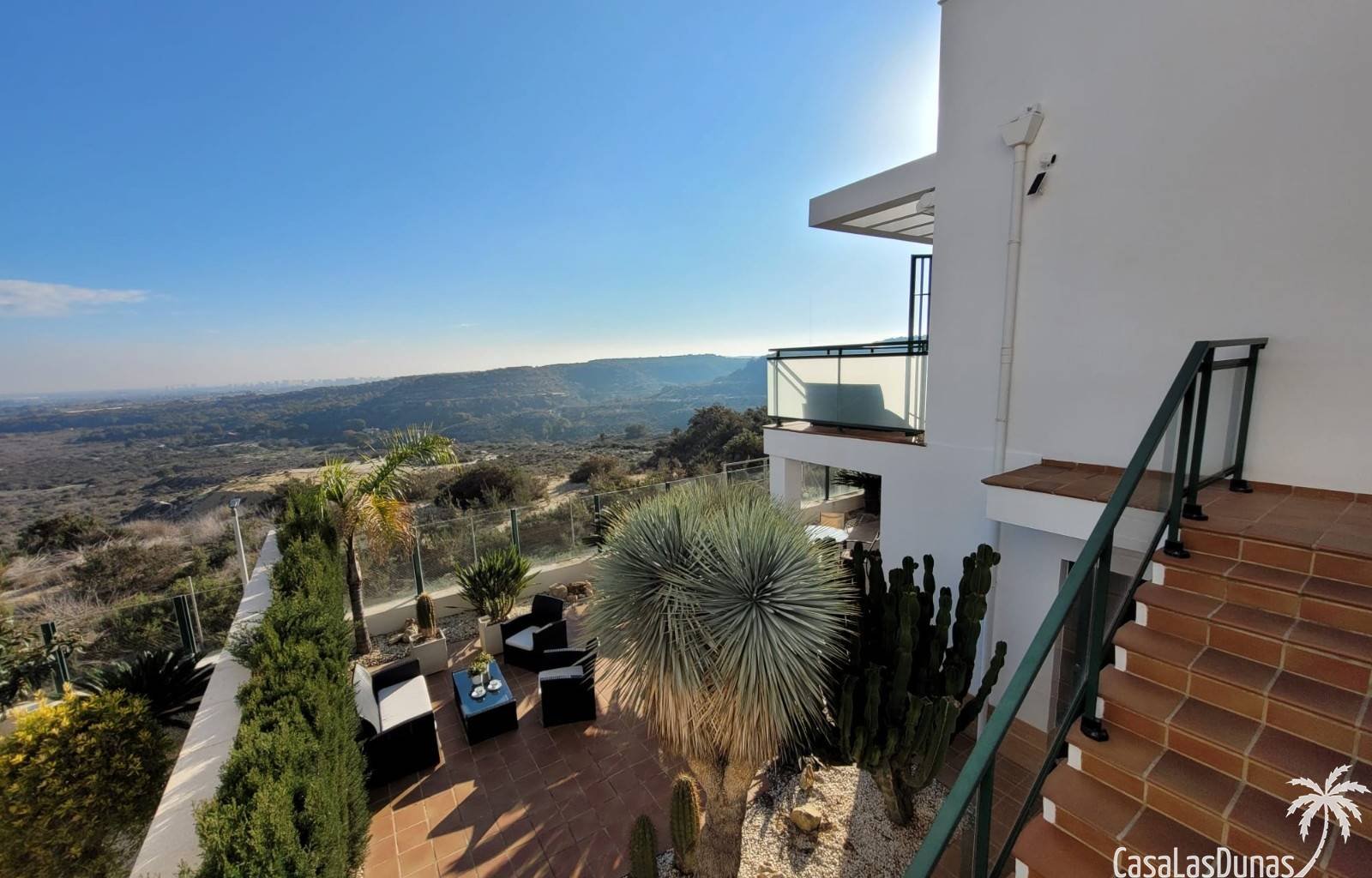  Die Villa Montesol ist ein atemberaubendes Anwesen, ideal für alle, die Komfort und Bequemlichkeit suchen. Diese Villa ist so gestaltet, dass Sie sic