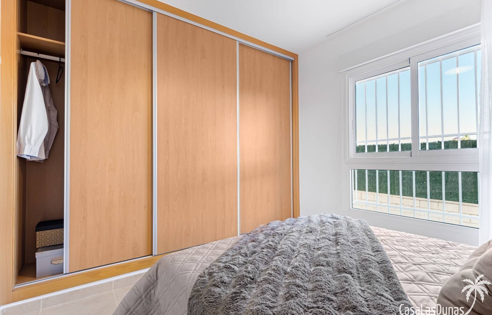  Diese charmanten spanischen Apartments liegen nur 2 Kilometer vom Sandstrand von Campoamor entfernt. Sie bieten Modelle mit einem oder zwei Schlafzim