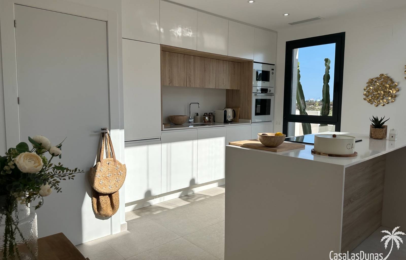  Die Villa Bella Sol ist ein idyllisches Urlaubsziel im charmanten Benijófar an der Costa Blanca, Spanien. Diese 2024 erbaute Luxusvilla verbindet Ruh