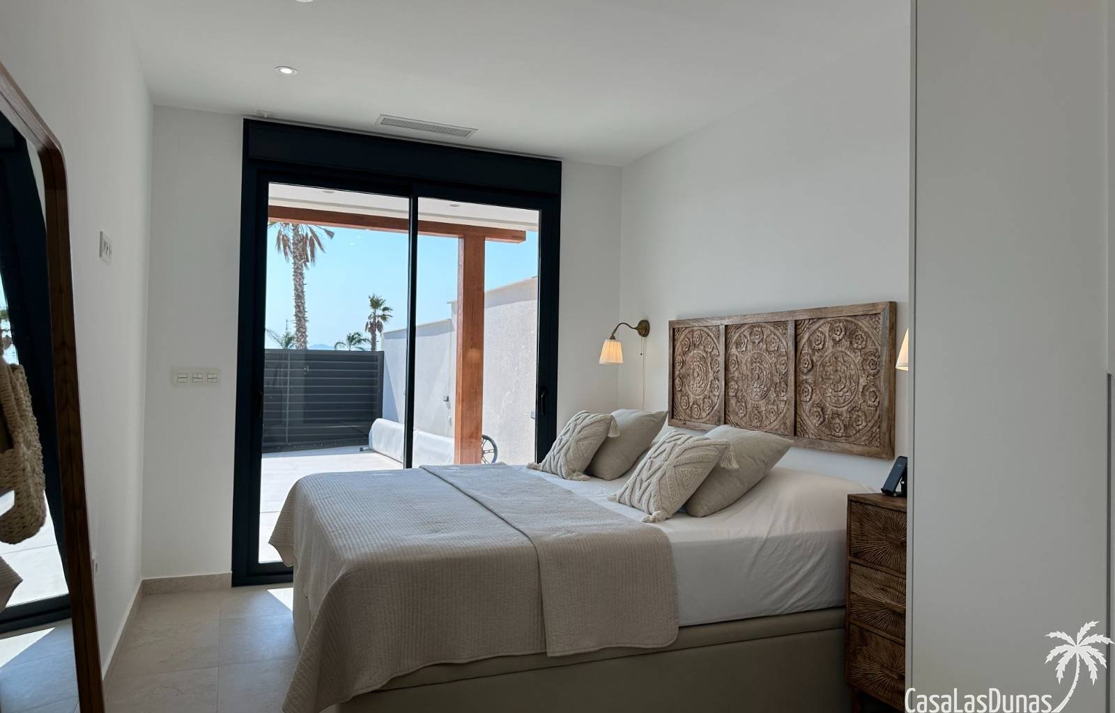  Die Villa Bella Sol ist ein idyllisches Urlaubsziel im charmanten Benijófar an der Costa Blanca, Spanien. Diese 2024 erbaute Luxusvilla verbindet Ruh