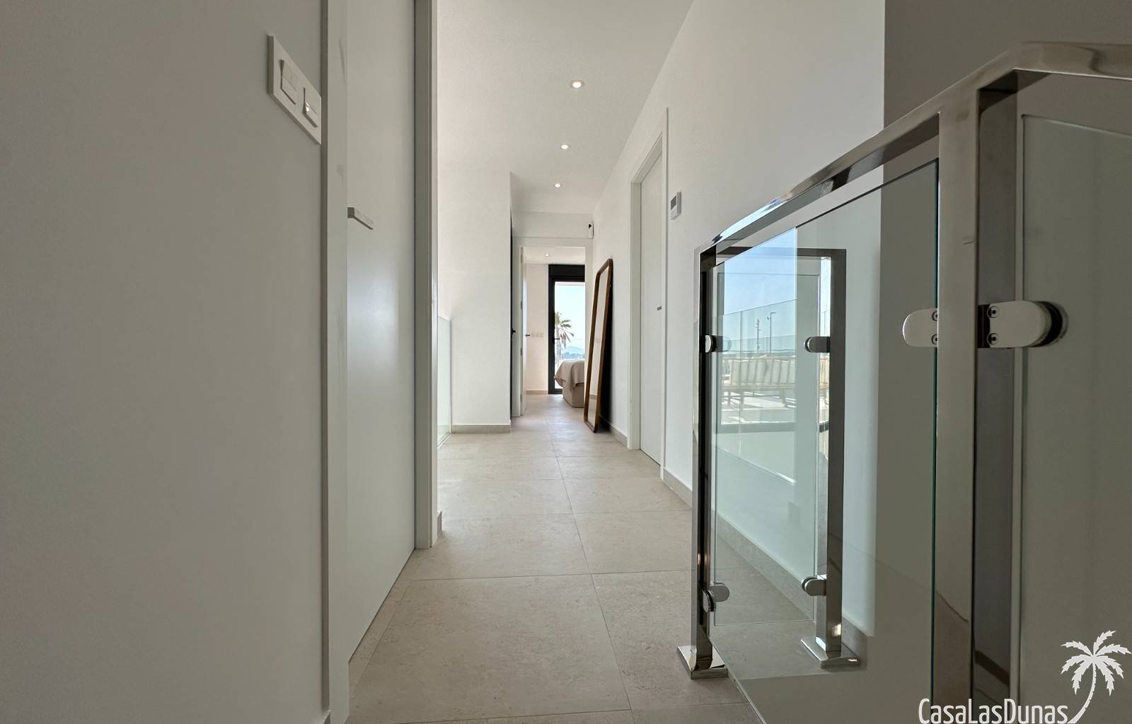  Die Villa Bella Sol ist ein idyllisches Urlaubsziel im charmanten Benijófar an der Costa Blanca, Spanien. Diese 2024 erbaute Luxusvilla verbindet Ruh