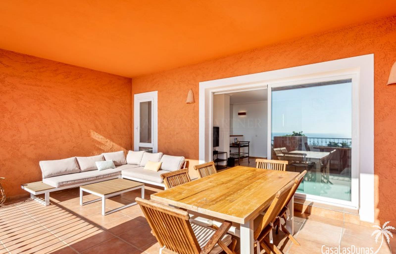 Gemütliches Reihenhaus mit traumhafter Aussicht!
Dieses gepflegte Haus mit 250m² bebauter Fläche verteilt sich auf zwei Ebenen und bietet eine perfek