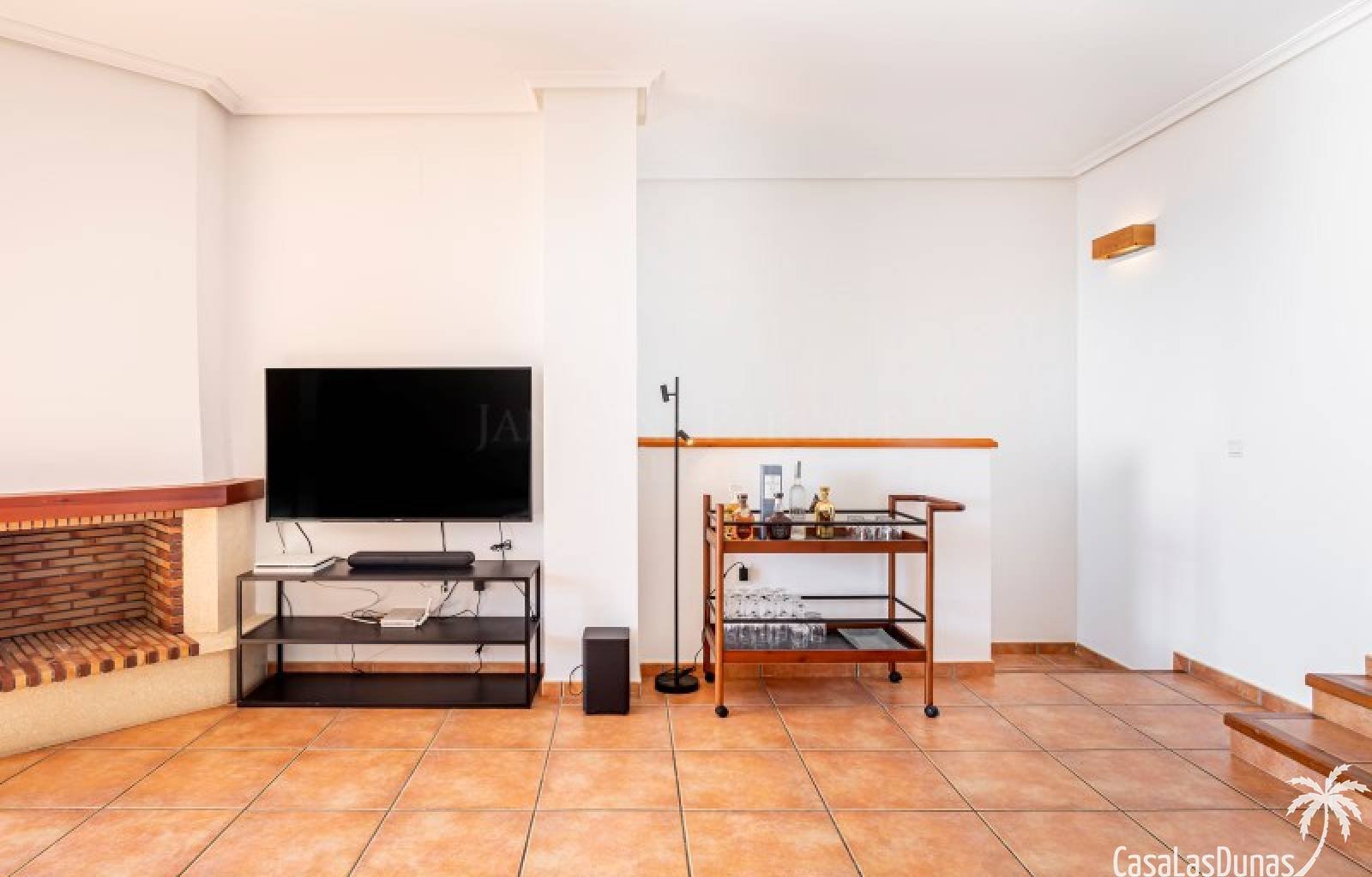 Gemütliches Reihenhaus mit traumhafter Aussicht!
Dieses gepflegte Haus mit 250m² bebauter Fläche verteilt sich auf zwei Ebenen und bietet eine perfek