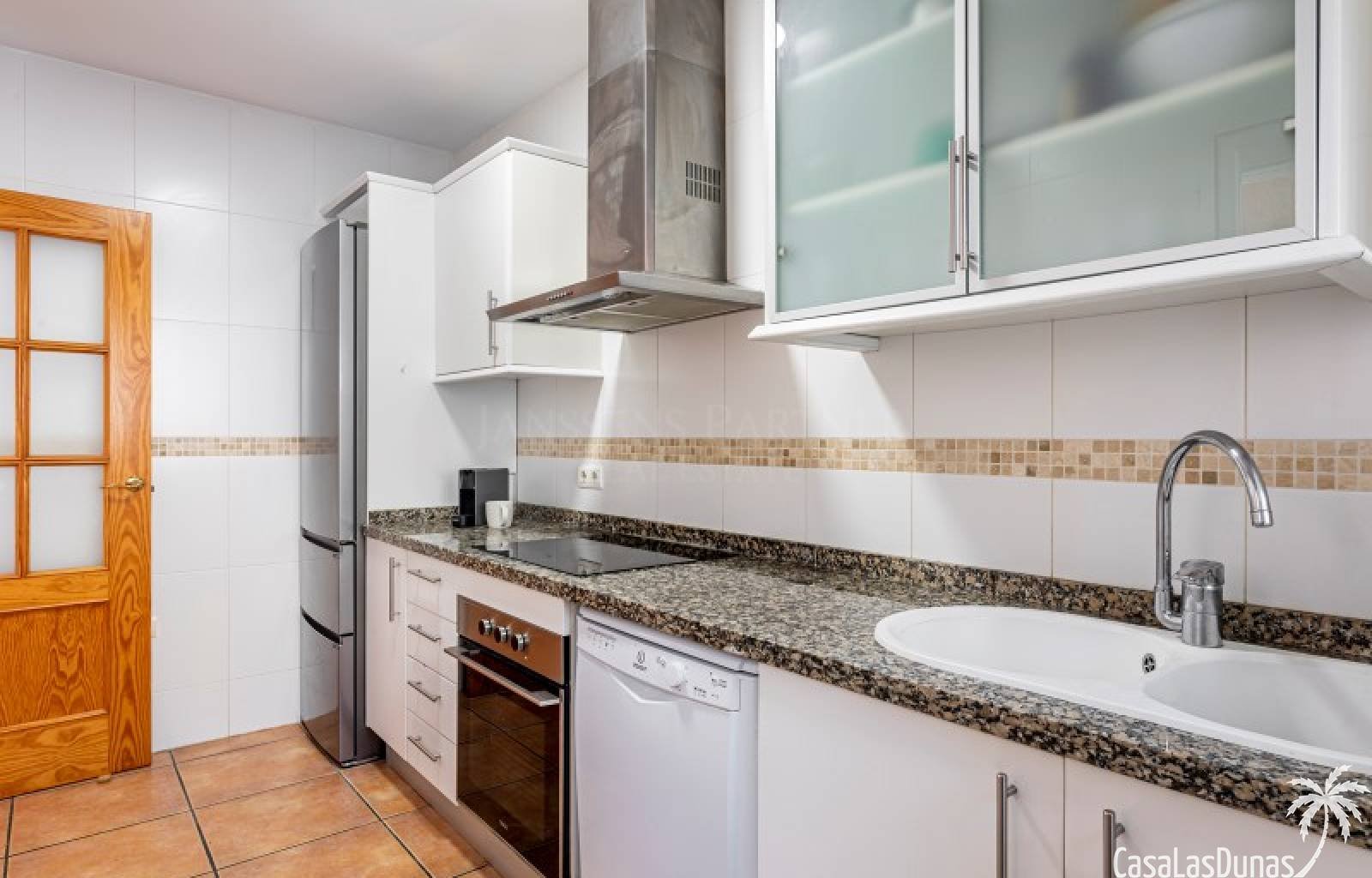 Gemütliches Reihenhaus mit traumhafter Aussicht!
Dieses gepflegte Haus mit 250m² bebauter Fläche verteilt sich auf zwei Ebenen und bietet eine perfek