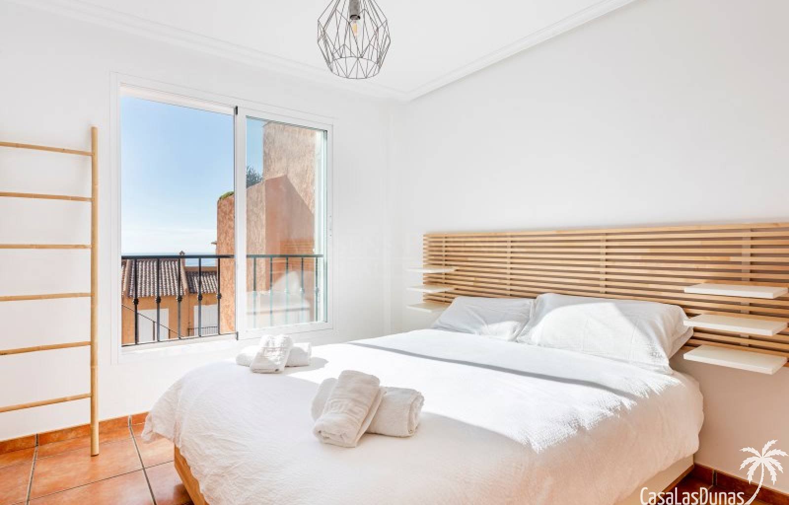 Gemütliches Reihenhaus mit traumhafter Aussicht!
Dieses gepflegte Haus mit 250m² bebauter Fläche verteilt sich auf zwei Ebenen und bietet eine perfek