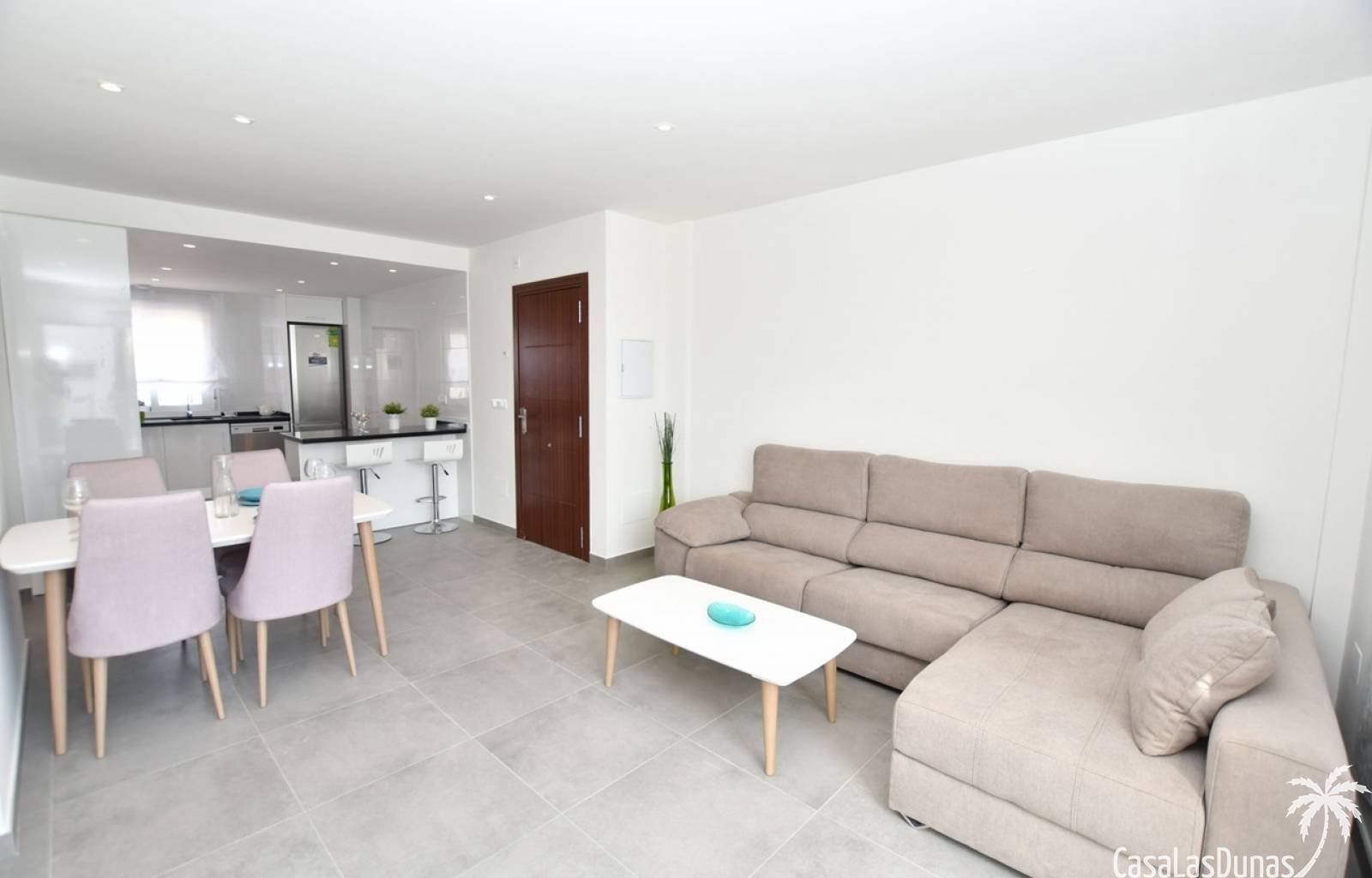  Diese elegante, neu gebaute Dachgeschosswohnung befindet sich im ruhigen und grünen Viertel La Cañada, etwas außerhalb des geschäftigen Dorfzentrums 