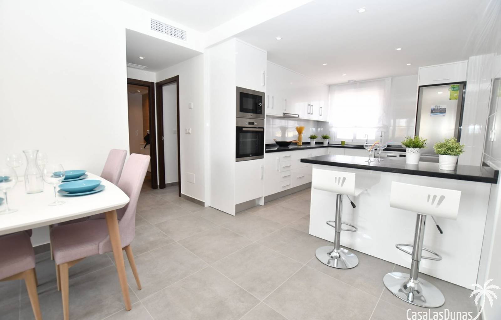  Diese elegante, neu gebaute Dachgeschosswohnung befindet sich im ruhigen und grünen Viertel La Cañada, etwas außerhalb des geschäftigen Dorfzentrums 