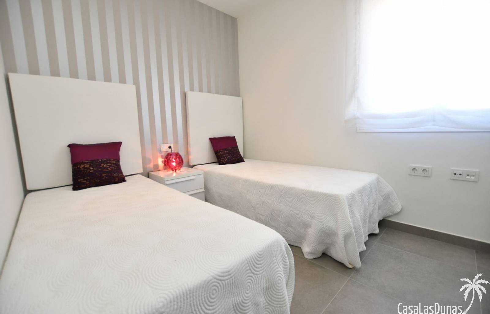  Diese elegante, neu gebaute Dachgeschosswohnung befindet sich im ruhigen und grünen Viertel La Cañada, etwas außerhalb des geschäftigen Dorfzentrums 