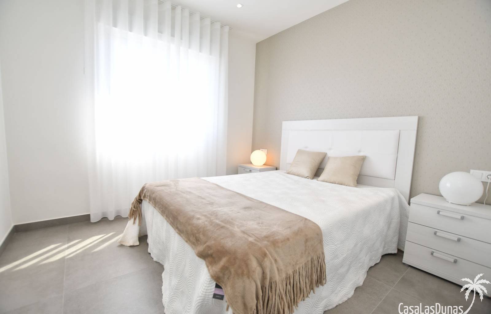  Diese elegante, neu gebaute Dachgeschosswohnung befindet sich im ruhigen und grünen Viertel La Cañada, etwas außerhalb des geschäftigen Dorfzentrums 