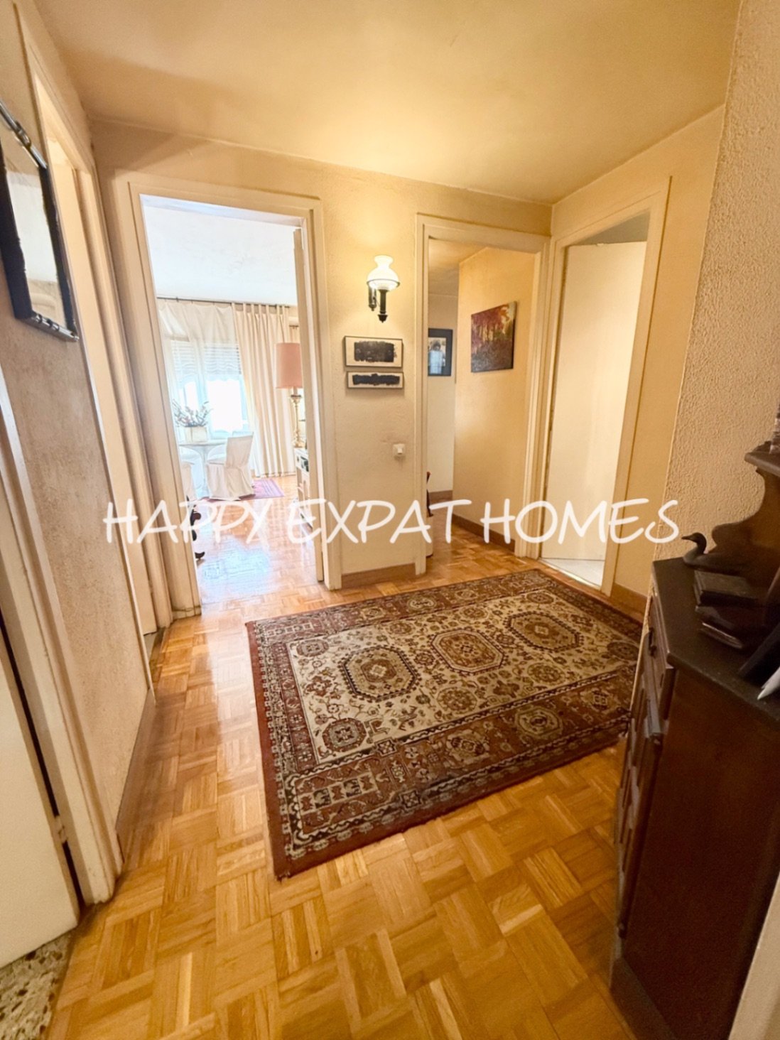 Wir freuen uns, Ihnen dieses fantastische 67 m² große Zuhause präsentieren zu dürfen, das durch seine Helligkeit in jedem Raum besticht und somit eine