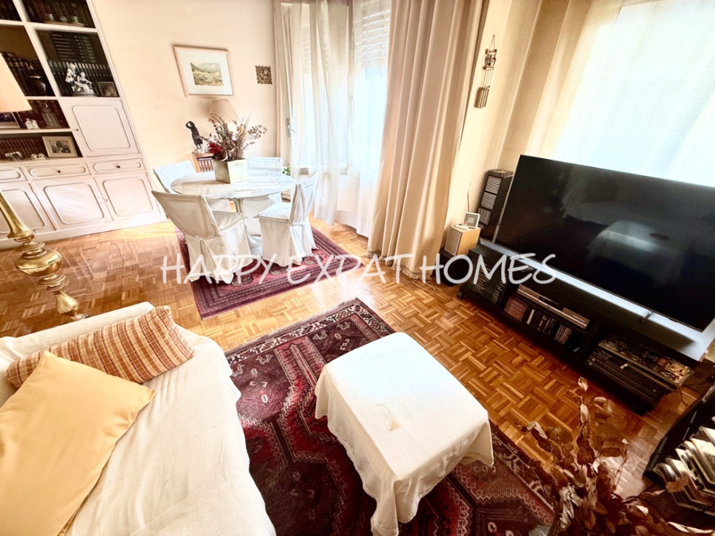 Wir freuen uns, Ihnen dieses fantastische 67 m² große Zuhause präsentieren zu dürfen, das durch seine Helligkeit in jedem Raum besticht und somit eine