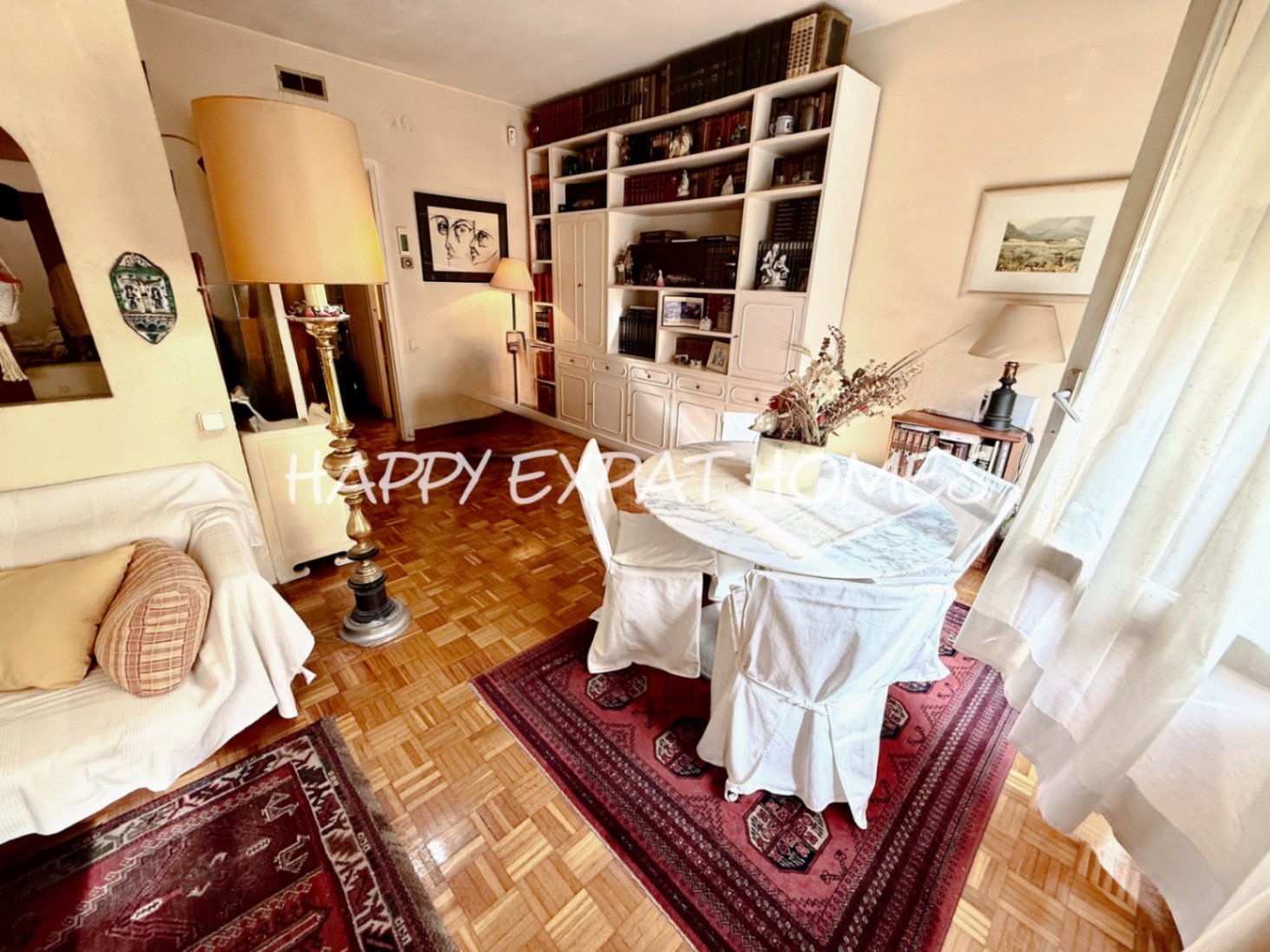 Wir freuen uns, Ihnen dieses fantastische 67 m² große Zuhause präsentieren zu dürfen, das durch seine Helligkeit in jedem Raum besticht und somit eine