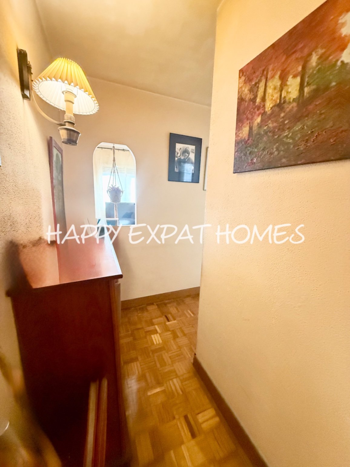 Wir freuen uns, Ihnen dieses fantastische 67 m² große Zuhause präsentieren zu dürfen, das durch seine Helligkeit in jedem Raum besticht und somit eine