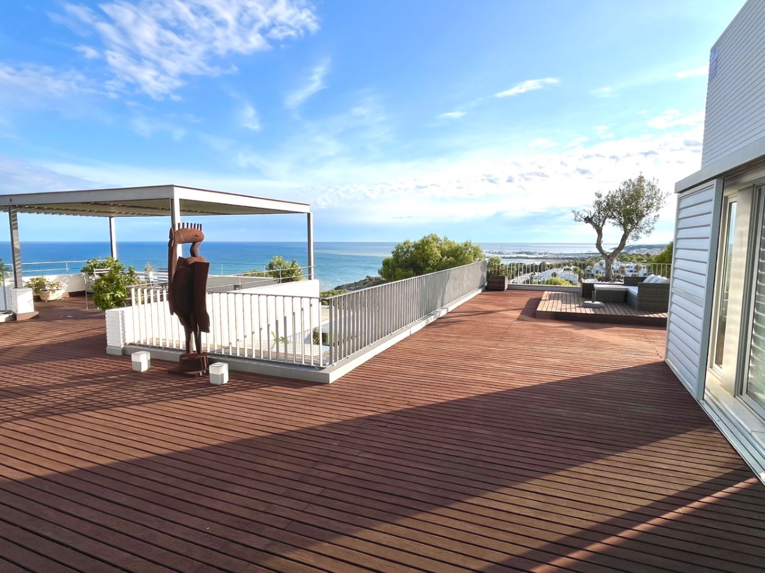 Modernes Duplex mit fantastischem Meerblick und großzügigem Außenbereich – Casas del Mar
Dieses fantastisches und einmaliges 230 m² (gebaut) große Dup