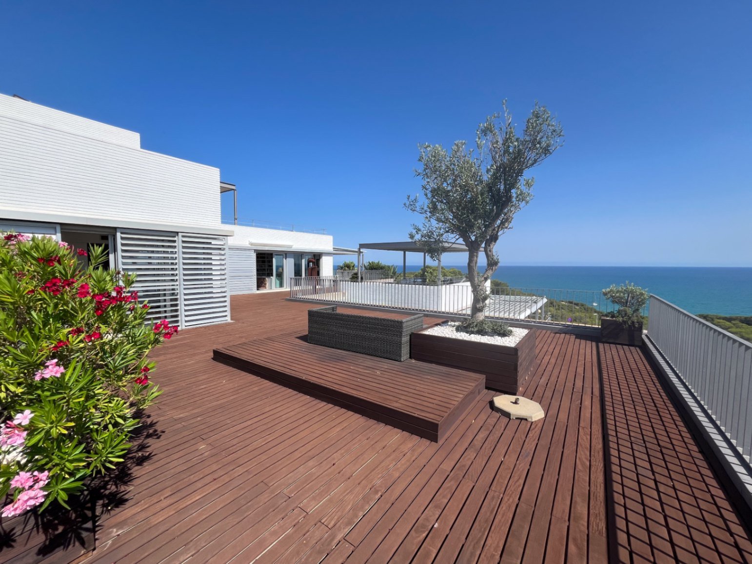 Modernes Duplex mit fantastischem Meerblick und großzügigem Außenbereich – Casas del Mar
Dieses fantastisches und einmaliges 230 m² (gebaut) große Dup