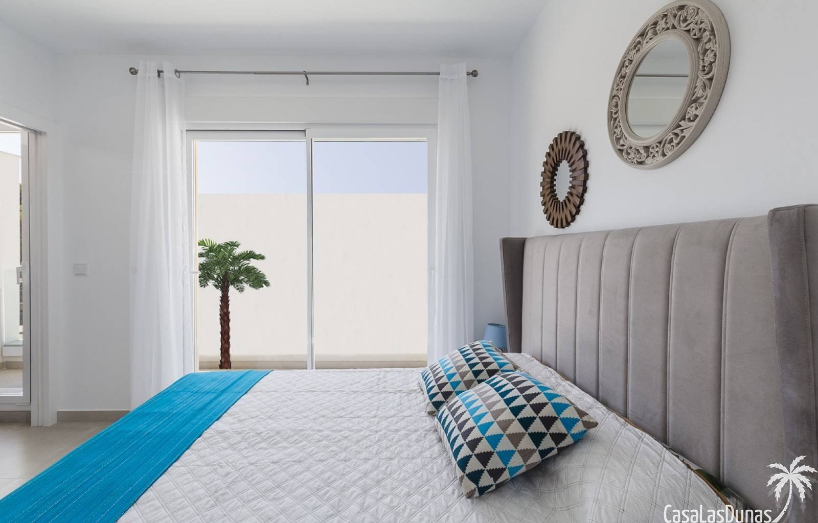  Diese wunderschöne Villa ist Teil einer Anlage mit 11 Häusern, nur wenige Minuten vom Zentrum von San Javier und Santiago de la Ribera entfernt. Es w