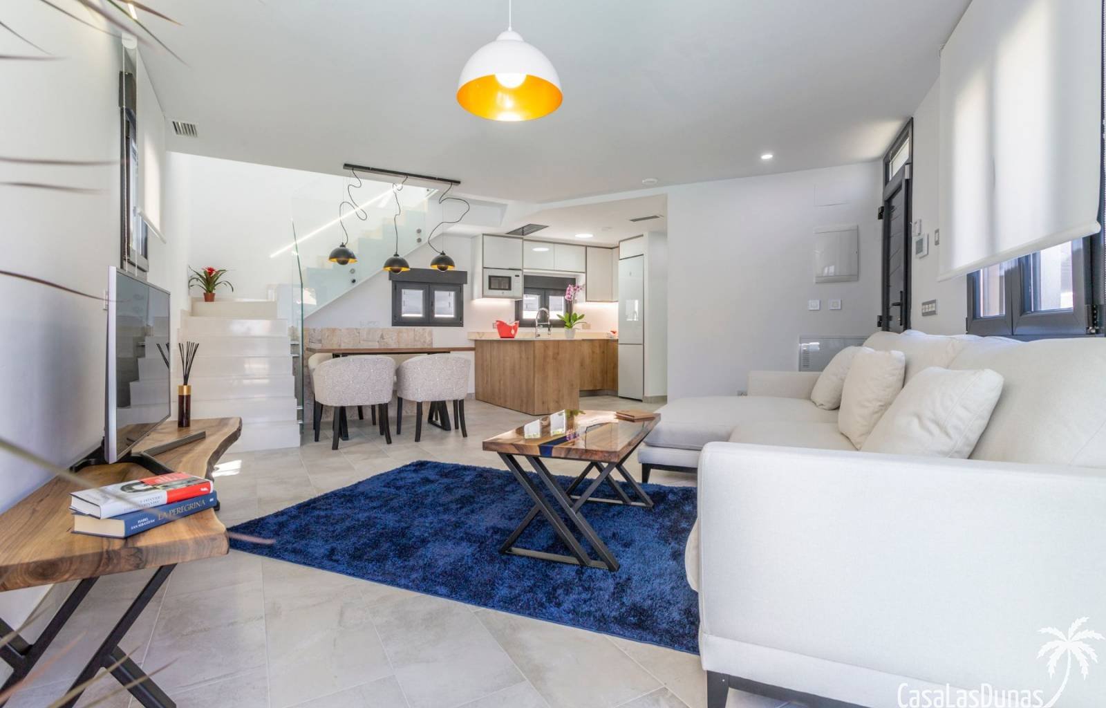  Diese beiden neu produzierten Luxusvillen befinden sich in der beliebten Strandgegend von La Mata. Die Häuser verfügen über drei Schlafzimmer und vie