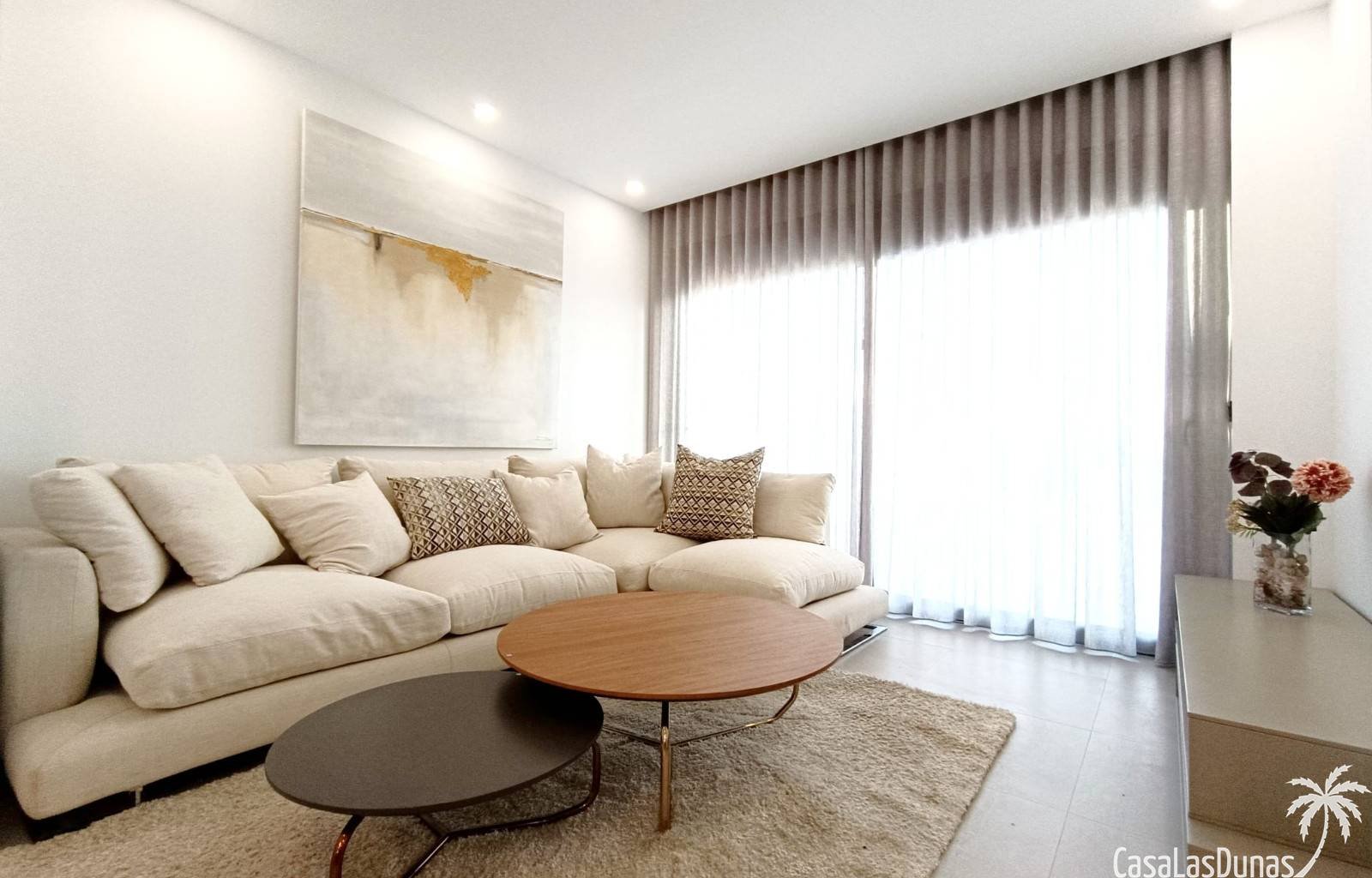  Dieses Projekt wird derzeit in der beliebten Stadt Benijofar gebaut. Die erste Phase umfasst sechs Doppelhaushälften mit 3 Schlafzimmern und 3 Bädern