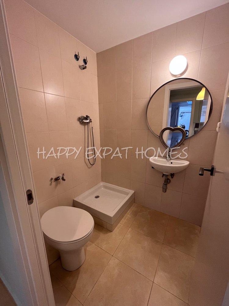 Beeindruckende Zweifamilienhaus-Hälfte mit Touristenlizenz (mit hoher Rentabilität) und Meerblick in Vallpineda.


Diese Doppelhaushälfte verfügt üb