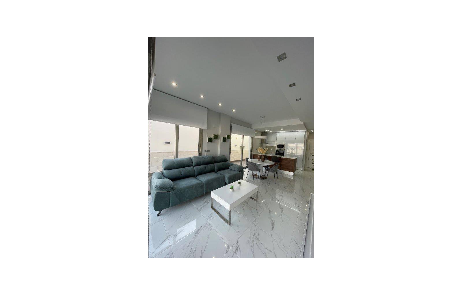 Diese Villen werden in der Nähe des belebten Einkaufszentrums La Zenia Boulevard gebaut. Sie bestehen alle aus 3 Schlafzimmern, 2 Bädern und einem So