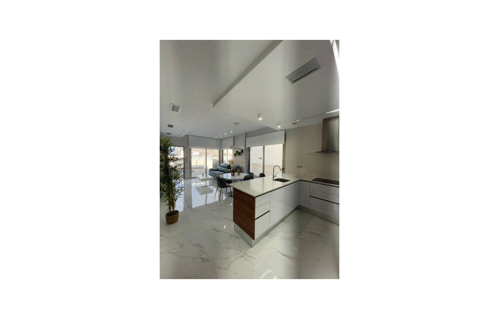 Diese Villen werden in der Nähe des belebten Einkaufszentrums La Zenia Boulevard gebaut. Sie bestehen alle aus 3 Schlafzimmern, 2 Bädern und einem So