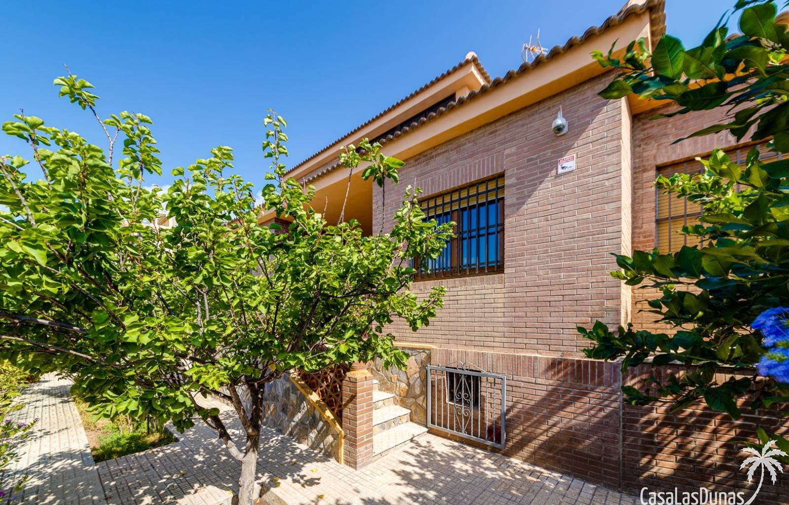  Eine Top-Lage und Platz, das finden Sie hier. Dies ist eine fantastische Gelegenheit, ein großes Grundstück mit einem Einfamilienhaus zu erwerben, nu