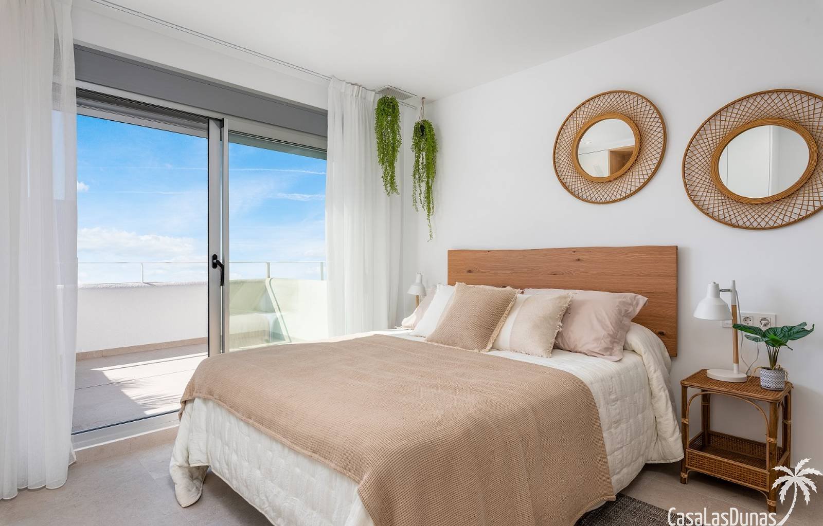 Diese neu gebauten Erdgeschosswohnungen mit drei Schlafzimmern und zwei Bädern verfügen über eine großzügige Terrasse, die Wohnungen im ersten Stock