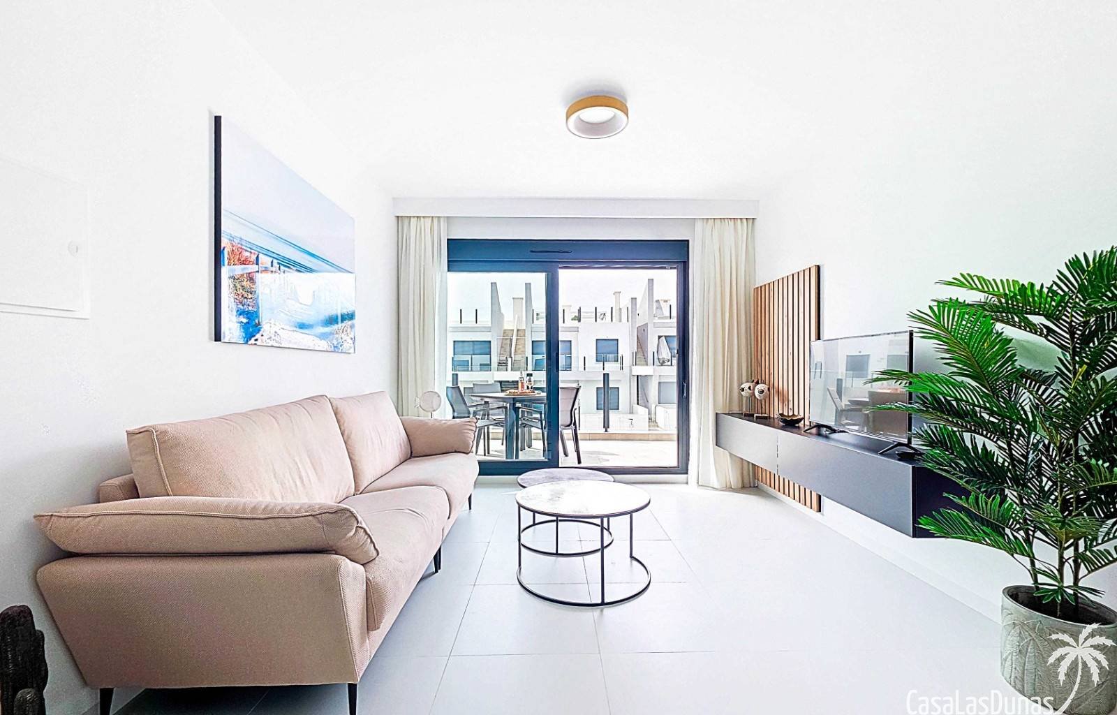 Wir sind stolz, Ihnen dieses prächtige und elegante Anwesen im malerischen Dorf San Miguel de Salinas im Süden der Provinz Alicante anbieten zu könne