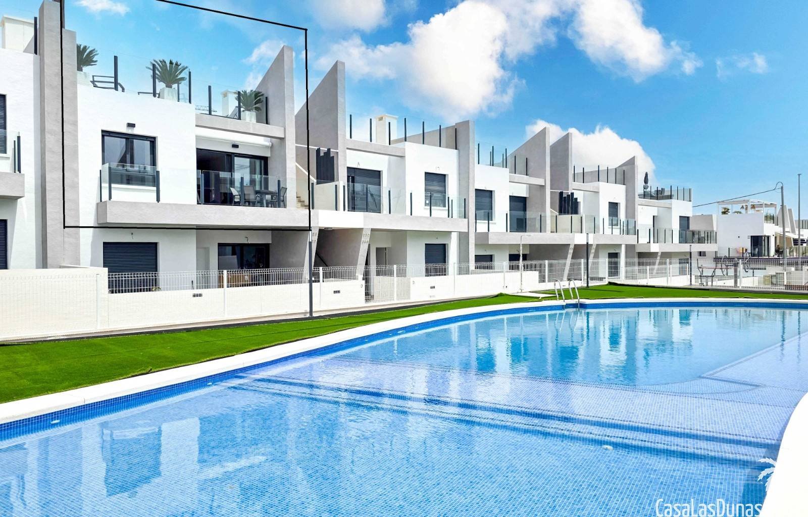 Wir sind stolz, Ihnen dieses prächtige und elegante Anwesen im malerischen Dorf San Miguel de Salinas im Süden der Provinz Alicante anbieten zu könne